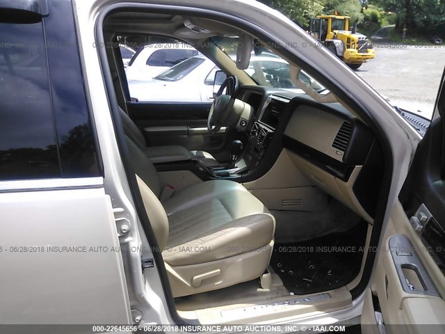 5LMEU88H15ZJ22011 - 2005 LINCOLN AVIATOR 白色 照片 5