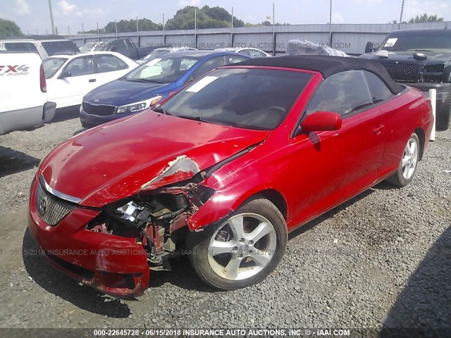 4T1FA38P25U039565 - 2005 TOYOTA CAMRY SOLARA SE/SLE RED photo 2