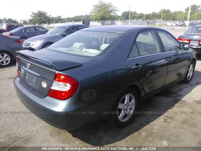 4T1BF32K22U520568 - 2002 TOYOTA CAMRY LE/XLE/SE ნაცრისფერი ფოტო 4