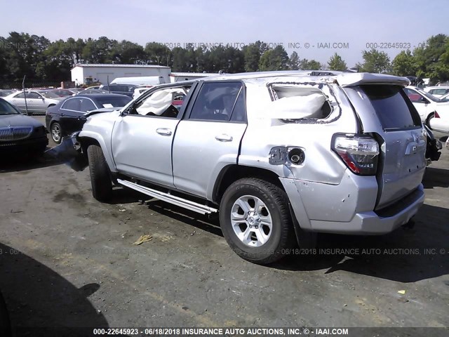 JTEBU5JR5H5478948 - 2017 TOYOTA 4RUNNER SR5 PREM/LTDL/TRAIL/TRD SILVER photo 3