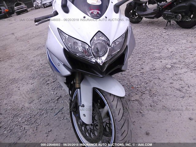 JS1GN7EA182112388 - 2008 SUZUKI GSX-R600 SILVER photo 5