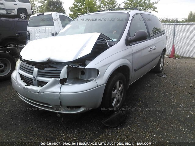 1D4GP45R45B135652 - 2005 DODGE CARAVAN SXT SILVER photo 2