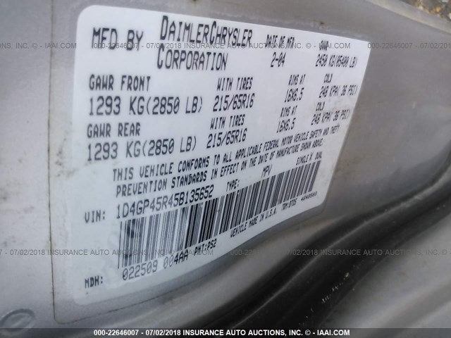 1D4GP45R45B135652 - 2005 DODGE CARAVAN SXT SILVER photo 9