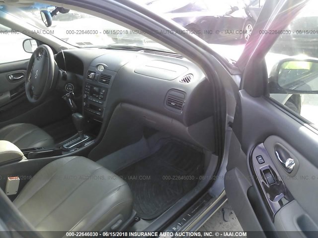 JNKCA31A81T002953 - 2001 INFINITI I30 SILVER photo 5