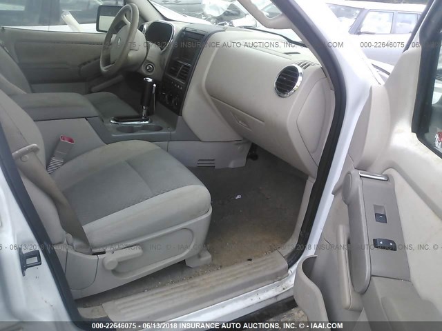 1FMEU72E06UB27596 - 2006 FORD EXPLORER XLS WHITE photo 5