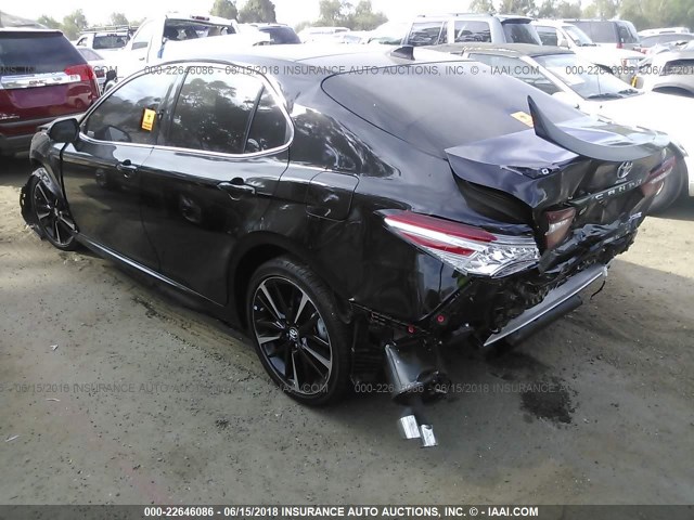 4T1BZ1HK2JU014711 - 2018 TOYOTA CAMRY XSE/XLE BLACK photo 3