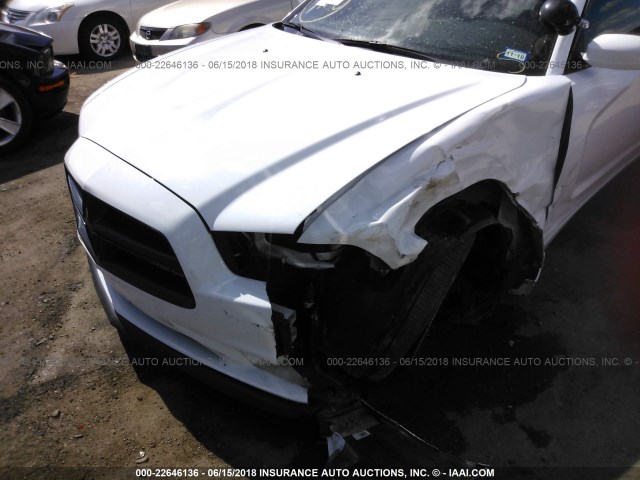 2C3CDXAT5EH362593 - 2014 DODGE CHARGER POLICE WHITE photo 6