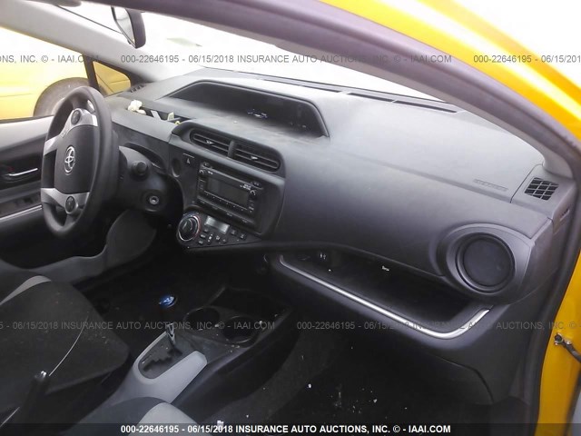 JTDKDTB3XE1060889 - 2014 TOYOTA PRIUS C YELLOW photo 5