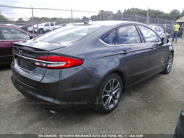 3FA6P0LU8HR324643 - 2017 FORD FUSION SE HYBRID GRAY photo 4