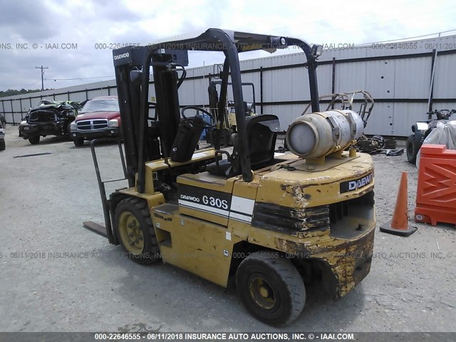 C30521200207 - 2002 DAEWOO FORKLIFT YELLOW photo 3