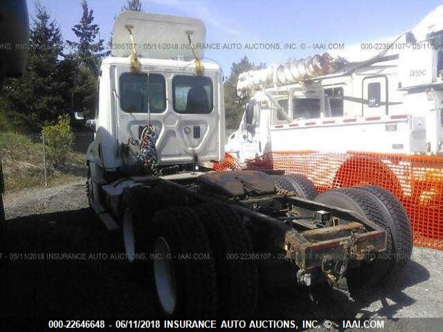 1FUJGEDV3CLBH5940 - 2012 FREIGHTLINER CASCADIA 125  WHITE photo 3