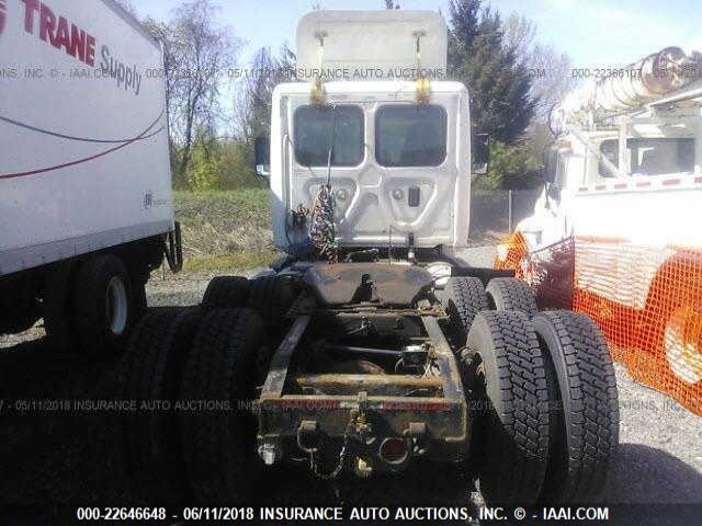 1FUJGEDV3CLBH5940 - 2012 FREIGHTLINER CASCADIA 125  WHITE photo 8