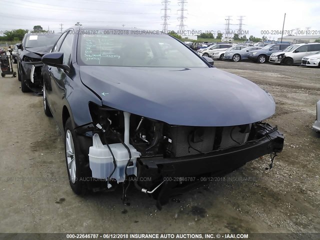 4T1BF1FK0HU685879 - 2017 TOYOTA CAMRY LE/XLE/SE/XSE BLUE photo 6