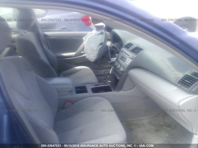 4T4BE46K59R063368 - 2009 TOYOTA CAMRY SE/LE/XLE ლურჯი ფოტო 5