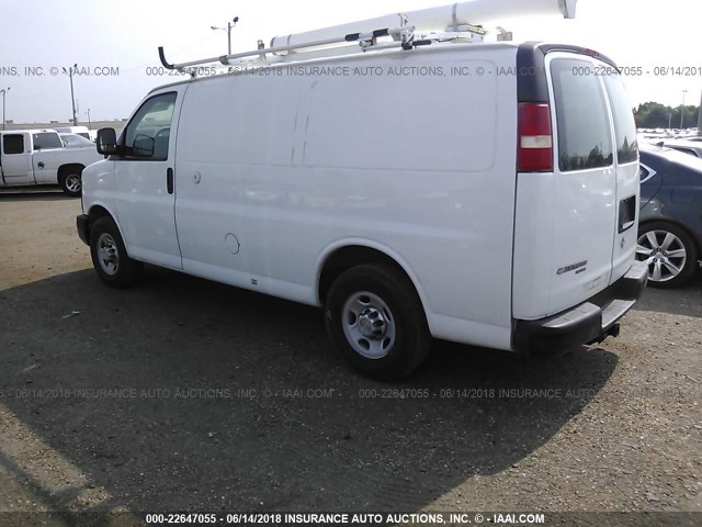 1GCWGFCB1B1129710 - 2011 CHEVROLET EXPRESS G2500  WHITE photo 3