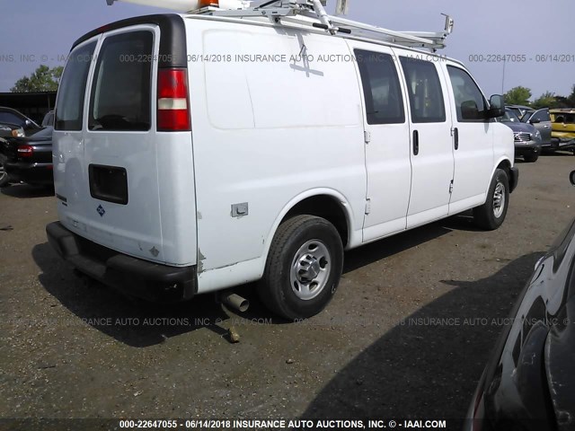 1GCWGFCB1B1129710 - 2011 CHEVROLET EXPRESS G2500  WHITE photo 4