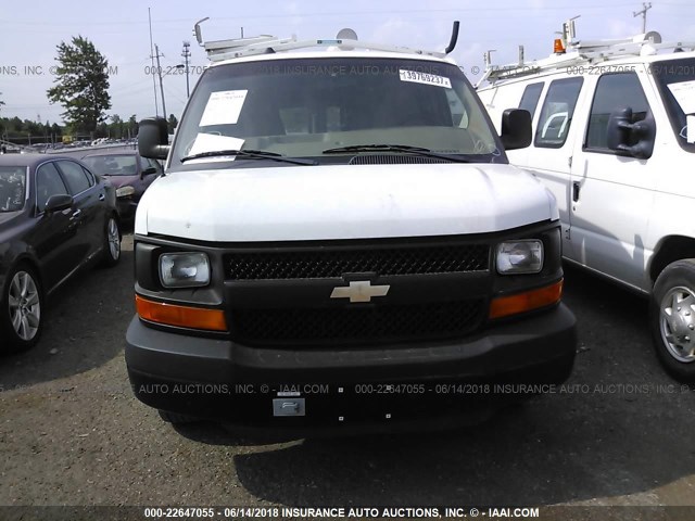 1GCWGFCB1B1129710 - 2011 CHEVROLET EXPRESS G2500  WHITE photo 6