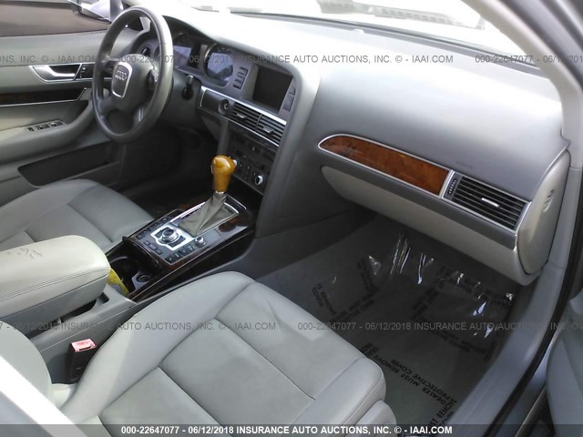 WAUAH74F16N110942 - 2006 AUDI A6 3.2 GRAY photo 5