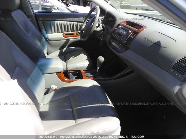4T1BF30K84U080443 - 2004 TOYOTA CAMRY LE/XLE/SE Gümüş foto 5