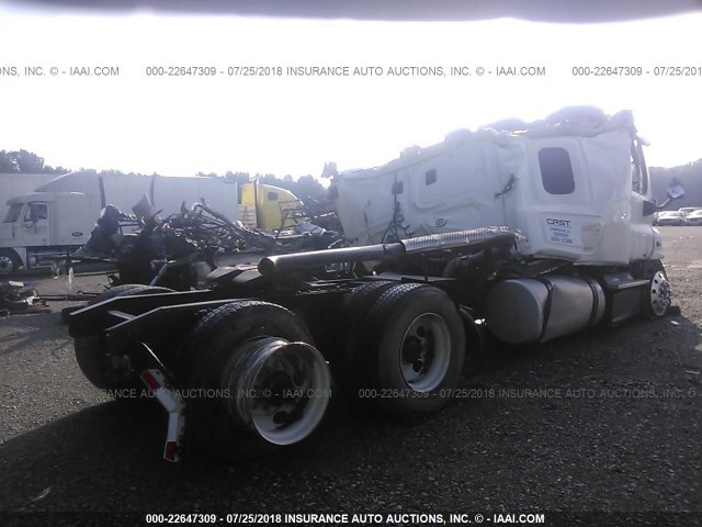 1FUJGLDR4CSBW0185 - 2012 FREIGHTLINER CASCADIA 125  WHITE photo 4