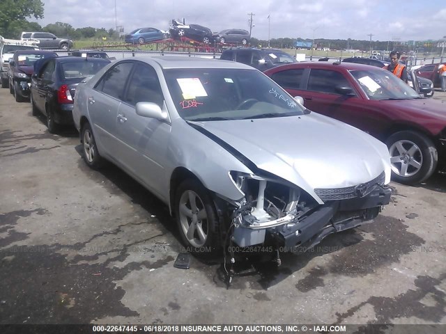 4T1BE32K23U782479 - 2003 TOYOTA CAMRY LE/XLE/SE ვერცხლისფერი ფოტო 1