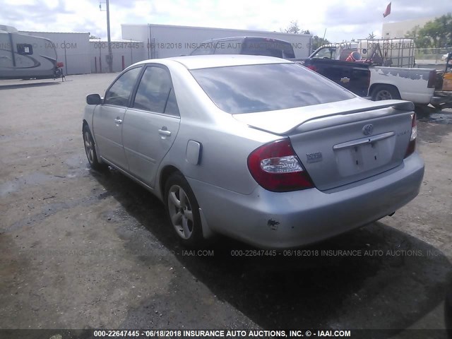4T1BE32K23U782479 - 2003 TOYOTA CAMRY LE/XLE/SE ვერცხლისფერი ფოტო 3