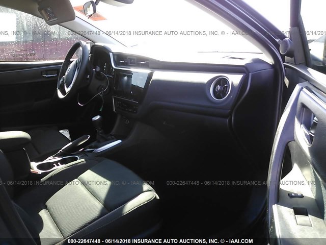 5YFBURHE6HP703539 - 2017 TOYOTA COROLLA L/LE/XLE/SE/XSE შავი ფოტო 5