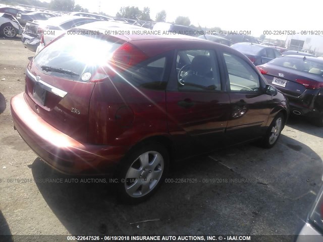 3FAFP37332R113814 - 2002 FORD FOCUS ZX5 RED photo 4