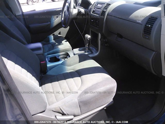 5N1AR18U86C679266 - 2006 NISSAN PATHFINDER LE/SE/XE BLUE photo 5