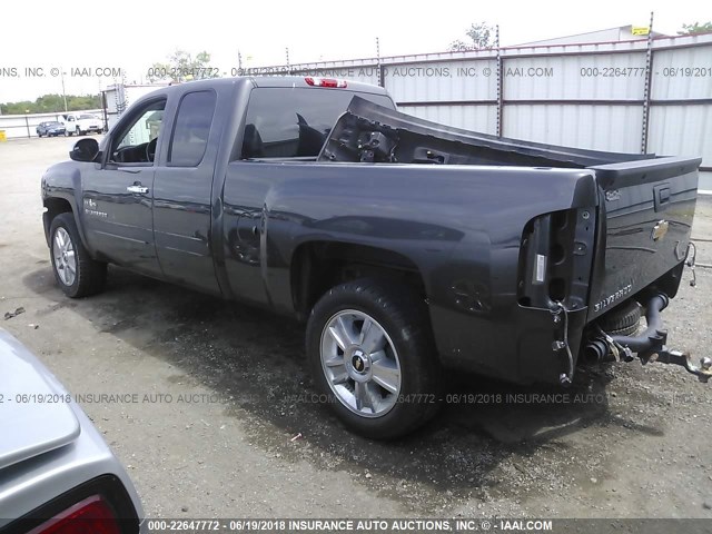 1GCRCSE01BZ432498 - 2011 CHEVROLET SILVERADO C1500 LT GRAY photo 3