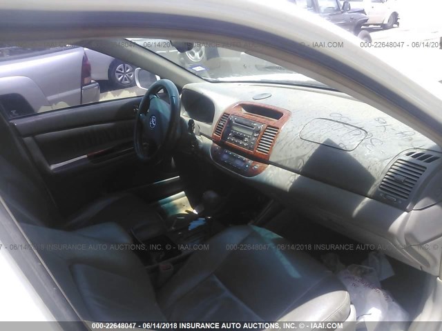 4T1BE32K24U364750 - 2004 TOYOTA CAMRY LE/XLE/SE თეთრი ფოტო 5