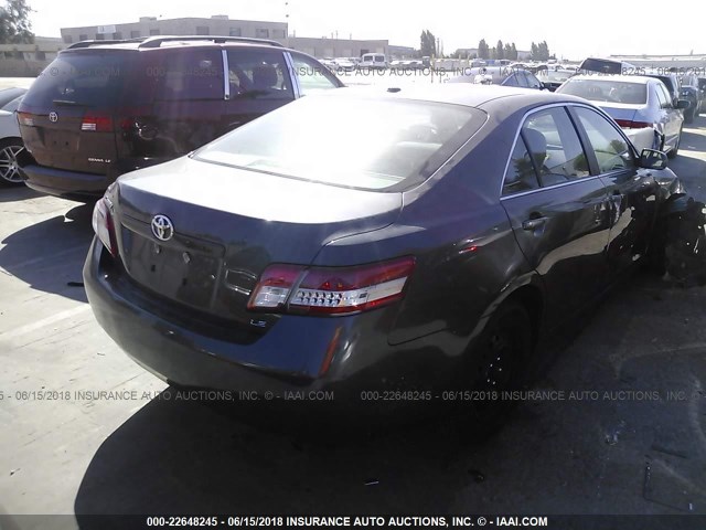 4T1BF3EK1AU052875 - 2010 TOYOTA CAMRY SE/LE/XLE ნაცრისფერი ფოტო 4