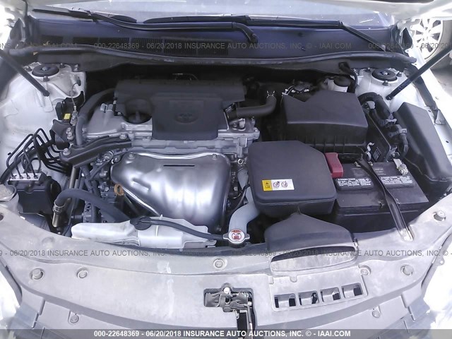 4T1BF1FK0HU376025 - 2017 TOYOTA CAMRY LE/XLE/SE/XSE WHITE photo 10
