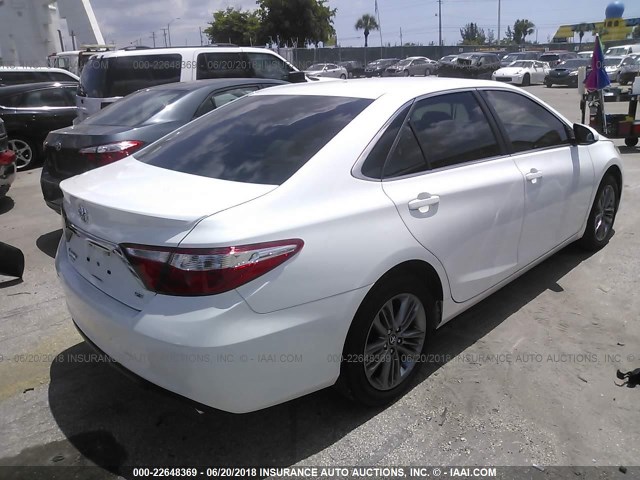 4T1BF1FK0HU376025 - 2017 TOYOTA CAMRY LE/XLE/SE/XSE WHITE photo 4