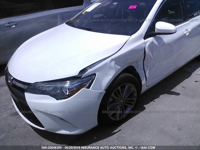 4T1BF1FK0HU376025 - 2017 TOYOTA CAMRY LE/XLE/SE/XSE WHITE photo 6