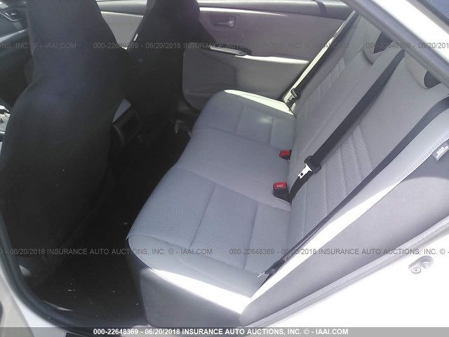 4T1BF1FK0HU376025 - 2017 TOYOTA CAMRY LE/XLE/SE/XSE WHITE photo 8