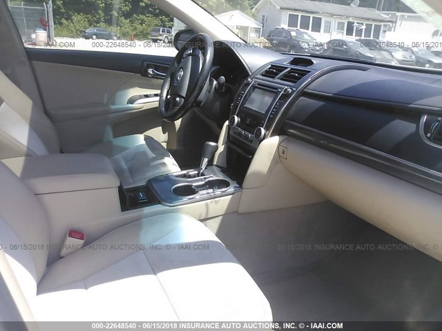 4T1BD1FK6CU025179 - 2012 TOYOTA CAMRY HYBRID/LE/XLE 白色 照片 5