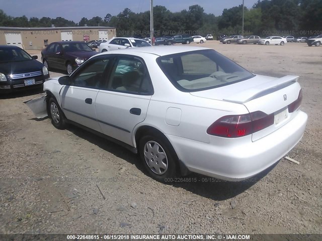 1HGCF854XWA054142 - 1998 HONDA ACCORD DX WHITE photo 3