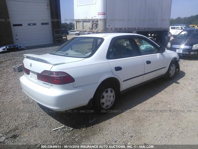 1HGCF854XWA054142 - 1998 HONDA ACCORD DX WHITE photo 4