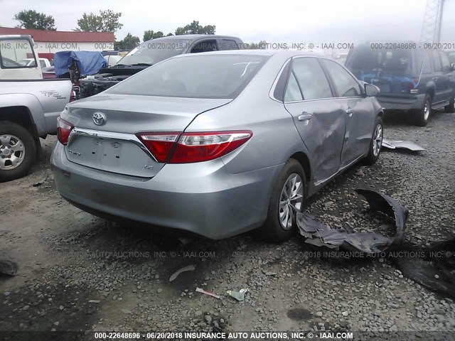 4T1BF1FK1GU142135 - 2016 TOYOTA CAMRY LE/XLE/SE/XSE SILVER photo 4