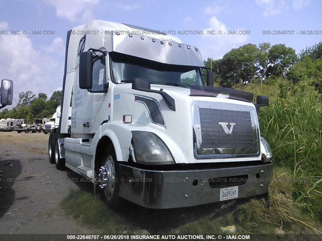 4V4NC9TG27N438627 - 2007 VOLVO VN L WHITE photo 1