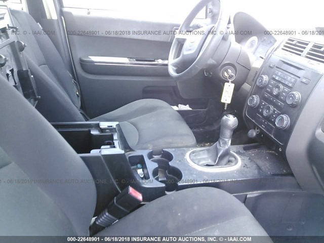 4F2CZ02Z98KM27904 - 2008 MAZDA TRIBUTE I SILVER photo 5