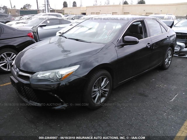 4T1BF1FK3GU613170 - 2016 TOYOTA CAMRY LE/XLE/SE/XSE BLACK photo 2