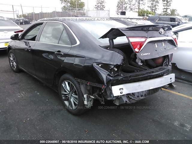 4T1BF1FK3GU613170 - 2016 TOYOTA CAMRY LE/XLE/SE/XSE BLACK photo 3