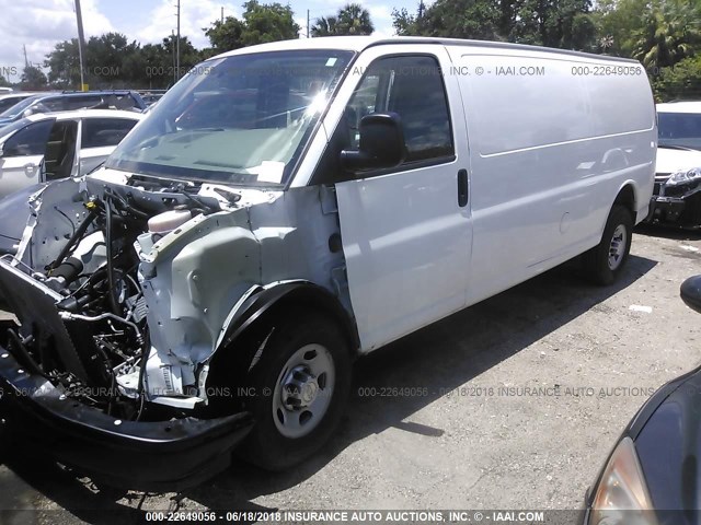 1GCWGBFG2H1285490 - 2017 CHEVROLET EXPRESS G2500  WHITE photo 2