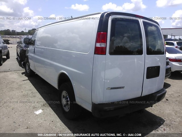 1GCWGBFG2H1285490 - 2017 CHEVROLET EXPRESS G2500  WHITE photo 3