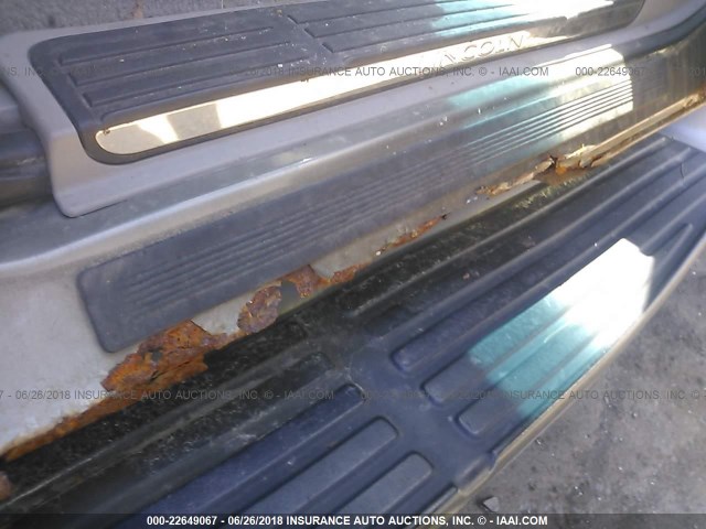 5LMFU28R21LJ09601 - 2001 LINCOLN NAVIGATOR GRAY photo 6