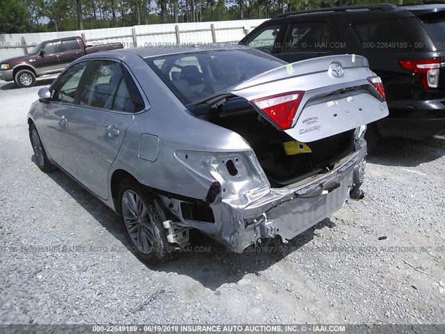 4T1BF1FK2FU105285 - 2015 TOYOTA CAMRY LE/XLE/SE/XSE SILVER photo 3