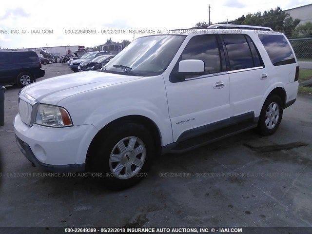 5LMFU27RX3LJ32094 - 2003 LINCOLN NAVIGATOR WHITE photo 2