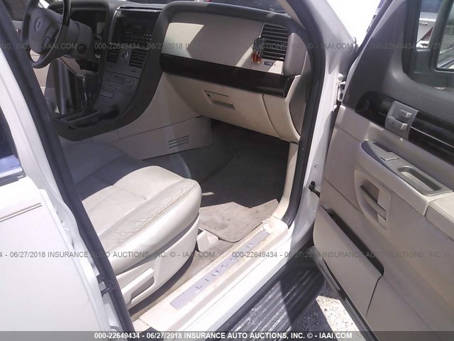 5LMEU68H34ZJ22871 - 2004 LINCOLN AVIATOR WHITE photo 5